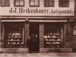 Heute eines der ältesten Antiquarate Deutschlands: J.J. Heckenhauer in der Münzgasse bei der Stiftskirche.