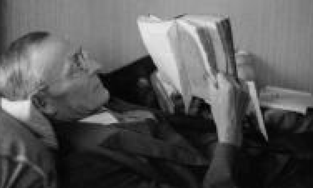 Hermann Hesse lesend. Foto Martin Hesse © Martin Hesse Erben