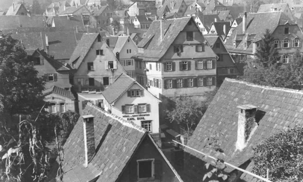 Hinter den Häusern der Bischofstraße mit Blick auf die Möbel-Bauschreinerei Karl Buhl. (© Martin Hesse Erben)