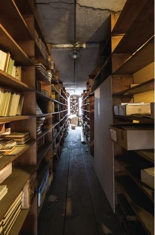 Besondere Attraktionen sind das über 150 Jahre alte Bücherlager und die genauso alte Wendeltreppe