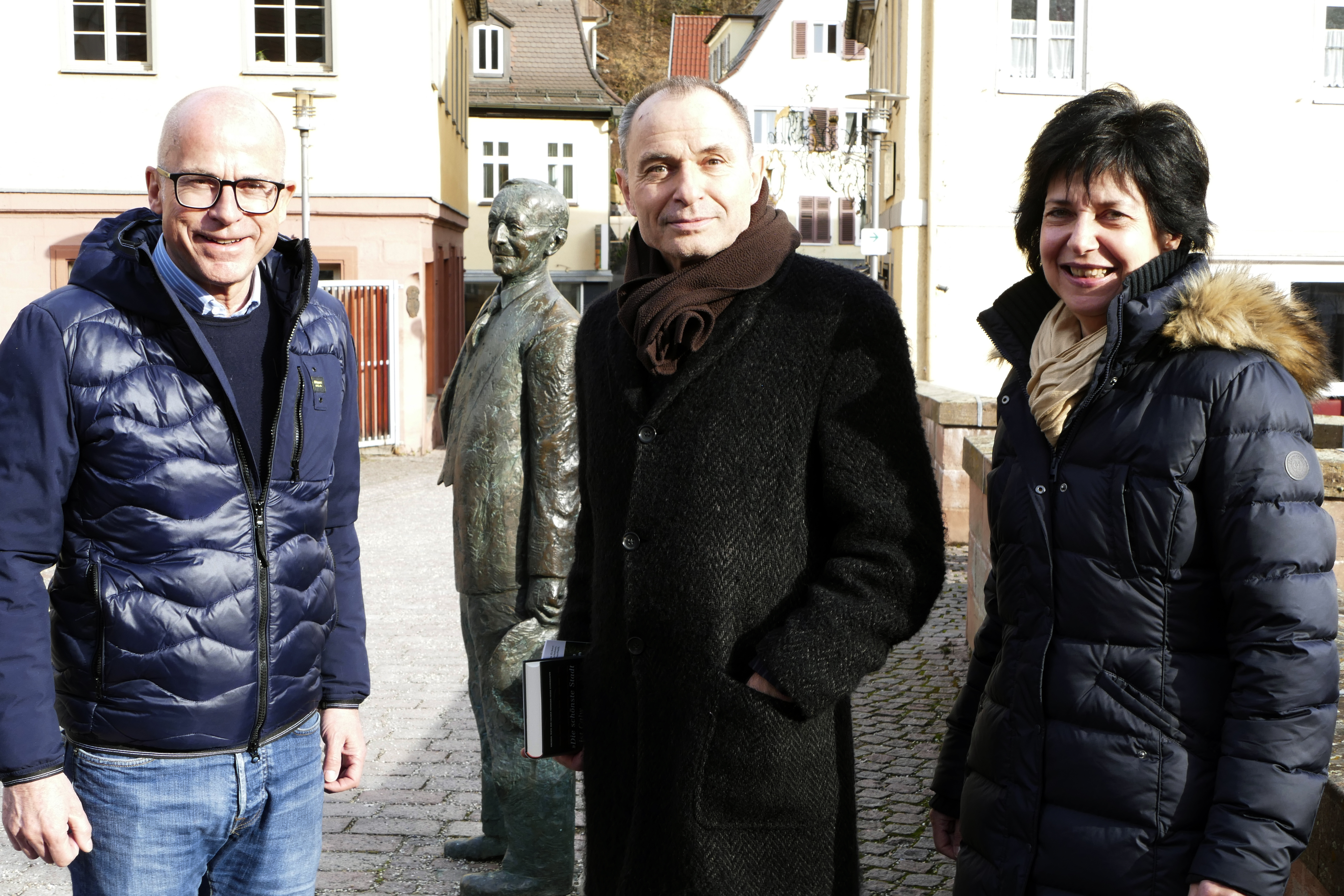 Hesse-Stipendiat Norbert Gstrein mit dem Vorsitzenden Dr. Andreas Narr und der Geschäftsführerin der Calwer Hermann-Hesse-Stiftung Elke Ruff.