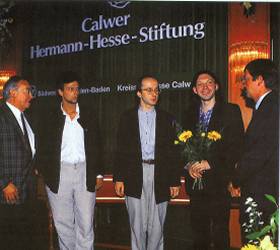 Die Preisträger mit Dr. Hubert Locher (links) und Sparkassendirektor Jürgen Teufel (rechts)