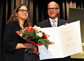 Preisübergabe durch Dr. Andreas Narr an Susan Bernofsky