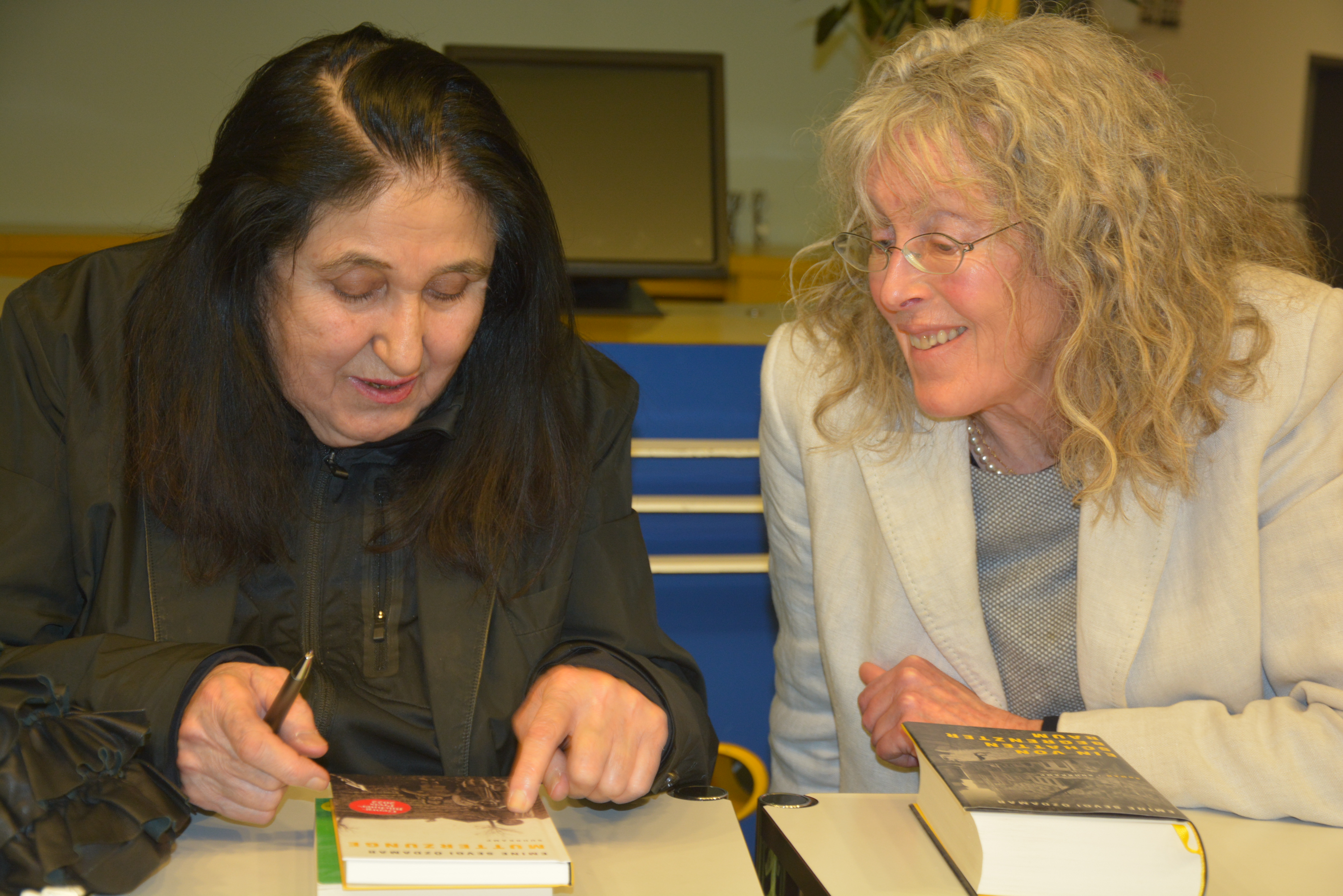 Emine Sevgi Özdamar und Christa Linsenmaier-Wolf